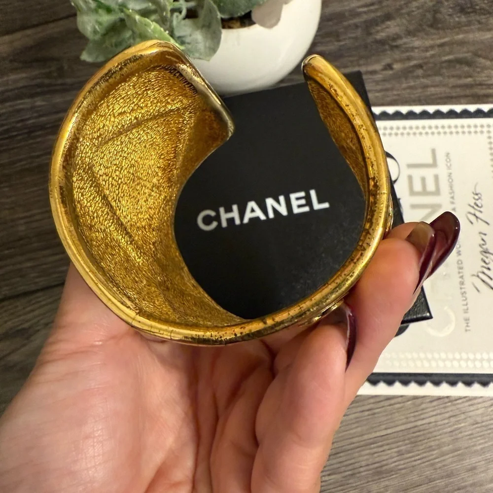 CHANEL Vintage Gold CC Logo Wide Cuff Bracelet - Picture 2 of 11